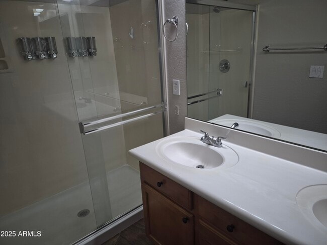 Building Photo - 3638 W Thalia Ct