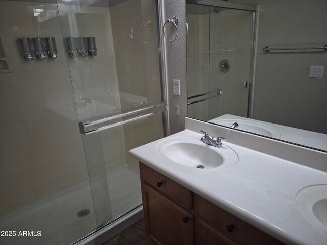 Foto del edificio - 3638 W Thalia Ct