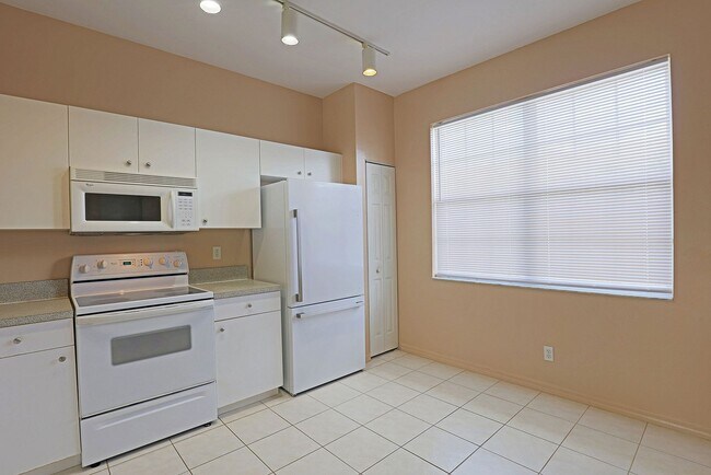 Foto del edificio - Forest Lake Townhomes 3620-106