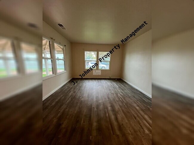 Building Photo - 1BED 1 BTH Available NOW