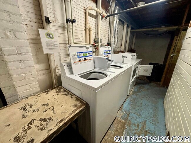 Foto del edificio - 179 Thomas E. Burgin Pkwy