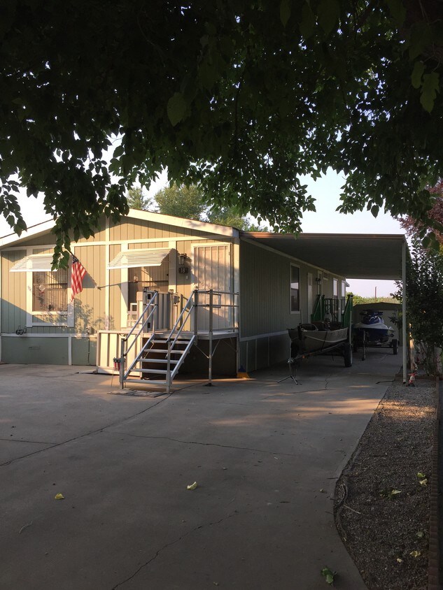 Foto del edificio - 13955 W Walnut Grove Rd