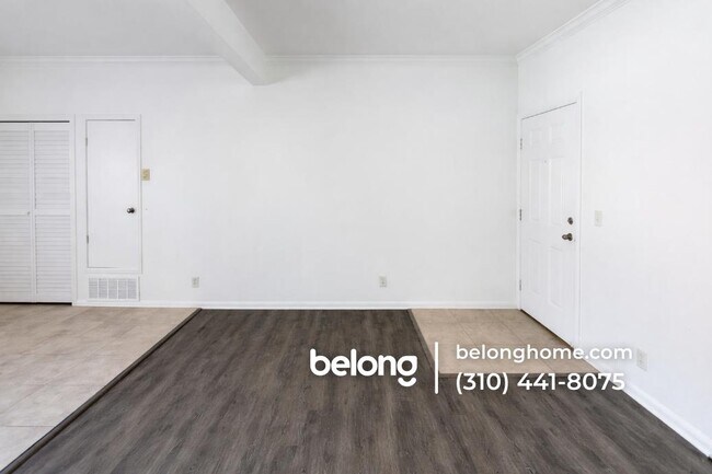 Foto del edificio - 1700 W 43rd St