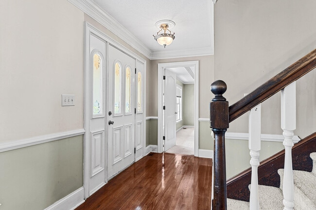 Building Photo - 15 Mulberry Ln