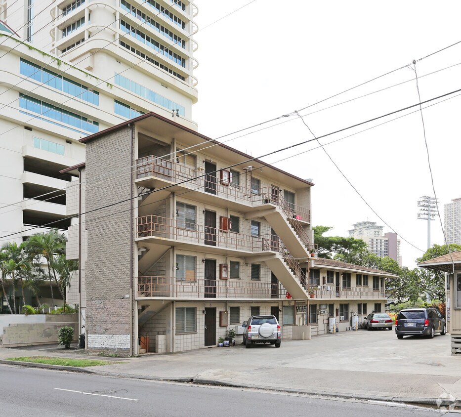 Primary Photo - 2215 Kapiolani Blvd