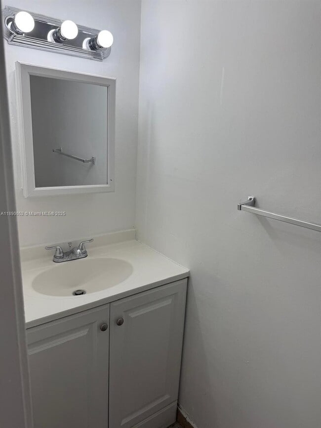 Foto del edificio - 1255 W 53rd St