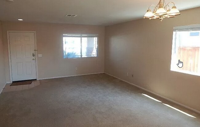 Foto del edificio - Lovely Single Story Home With 3 Bed/2 Bath...