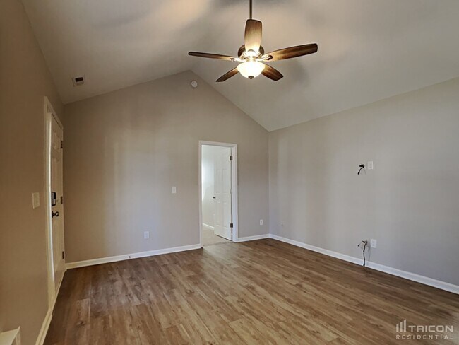 Foto del edificio - 35 Atherton Dr