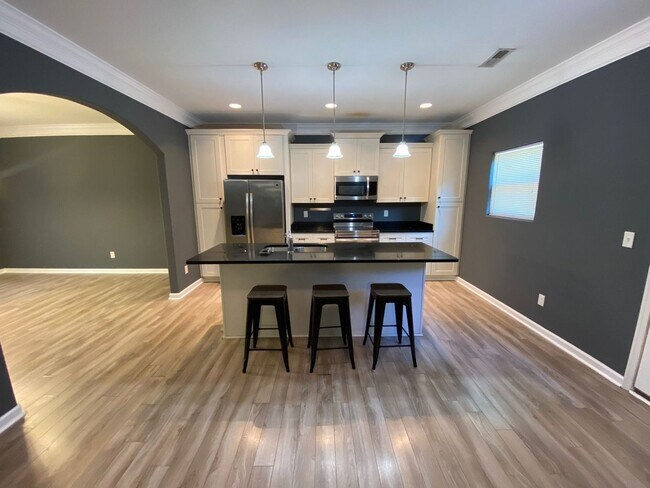 Building Photo - Stunning 4 Bedroom Home Located near Littl...