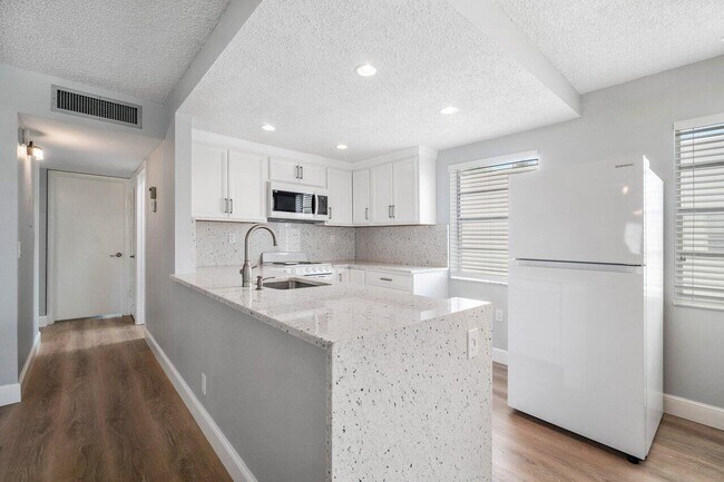 Foto del edificio - 283 Normandy Ln