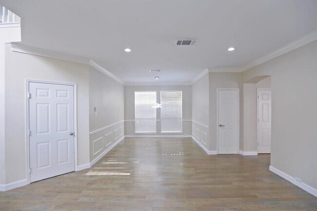 Building Photo - 4705 Ridgedale Dr