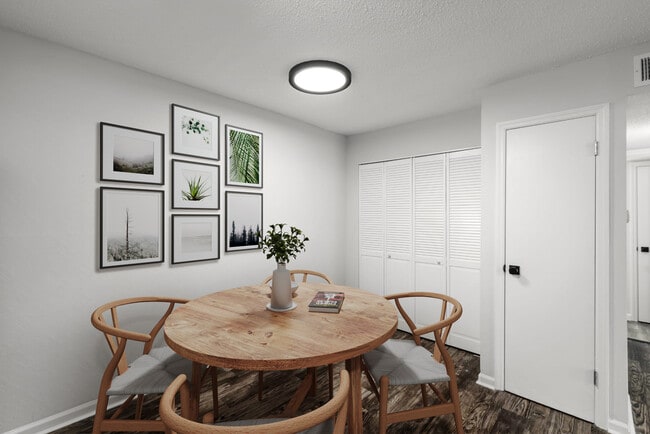 Foto del edificio - Hazelwood Forest Apartments