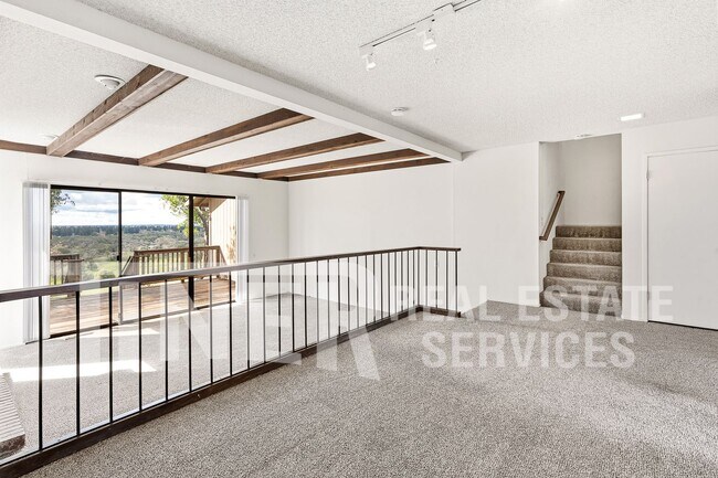 Foto del edificio - 8704 Bluff Ln