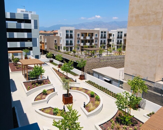 Building Photo - Monterey Bay Square (#318)