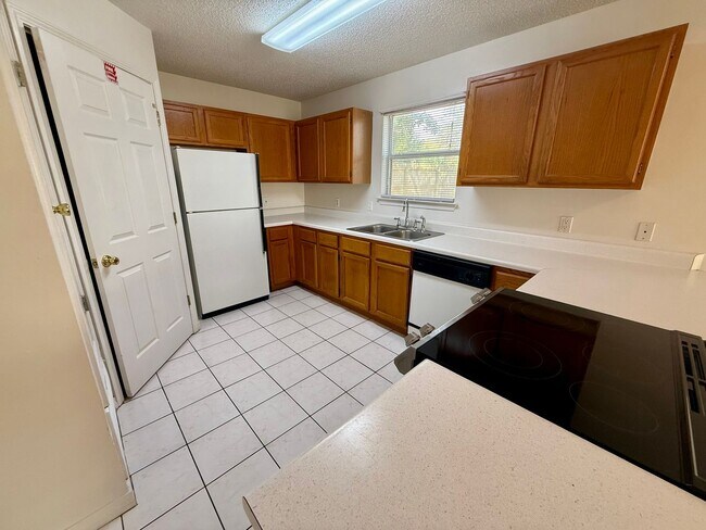 Building Photo - 573 Florosa Ct