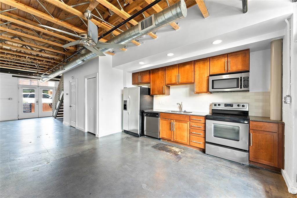 Primary Photo - 1305 E 6th St