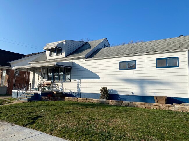 Front of building - 22737 DONALD AVE