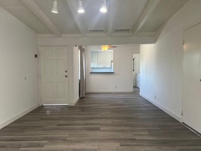 Building Photo - 1728 Larchwood Ave