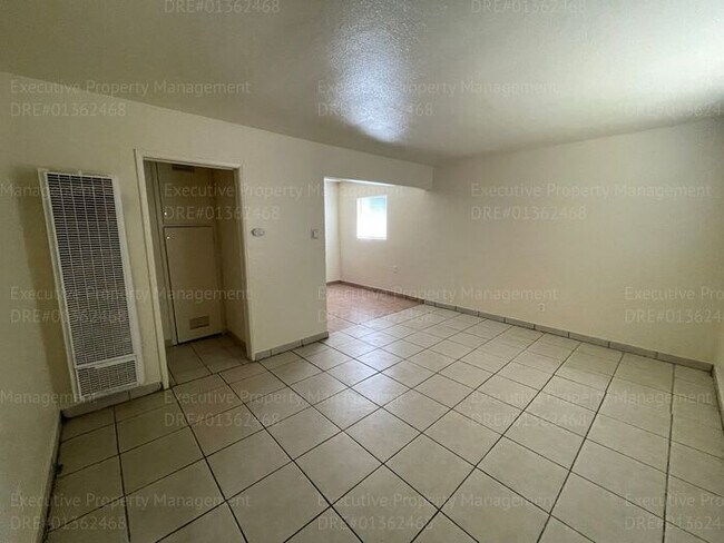 Foto del edificio - 2 bedroom 1 bathroom house.