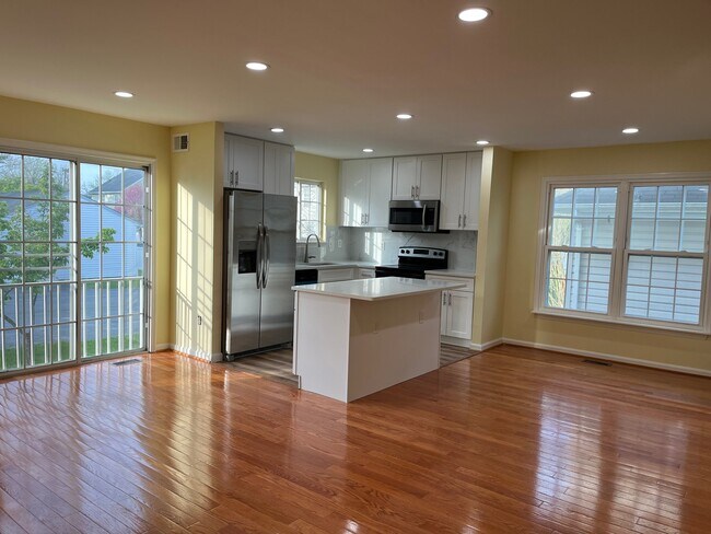 Building Photo - 11219 Potomac Oaks Dr