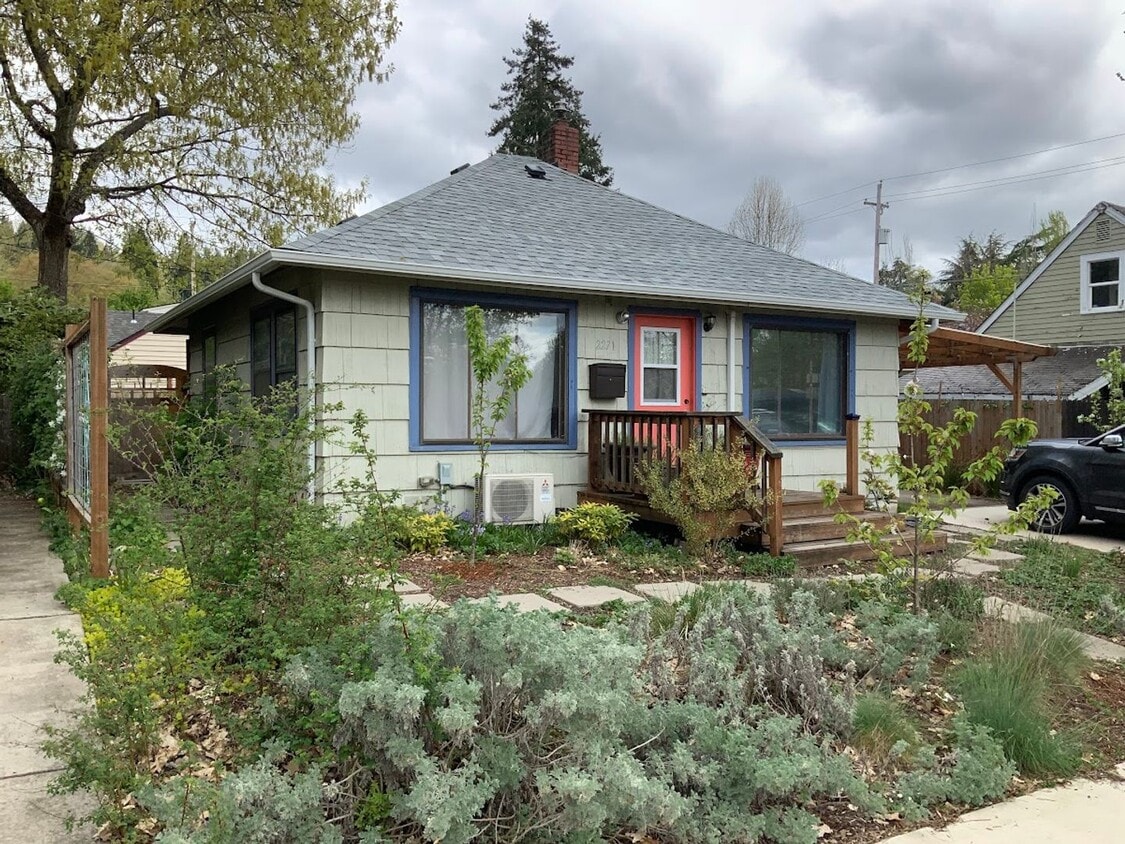 3 Bedroom, 2 Bathroom House in SE Eugene - 3 Bedroom, 2 Bathroom House in SE Eugene
