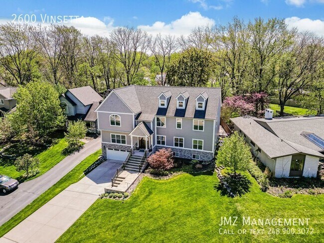 Foto del edificio - Introducing a spacious 5-bedroom, 3.5-bath...