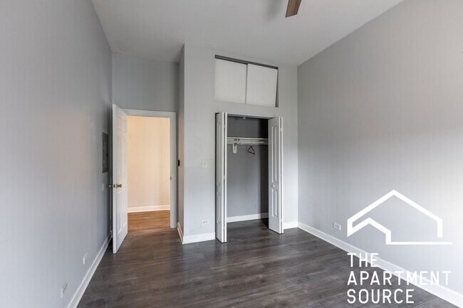 Foto del edificio - 3220 W Augusta Blvd