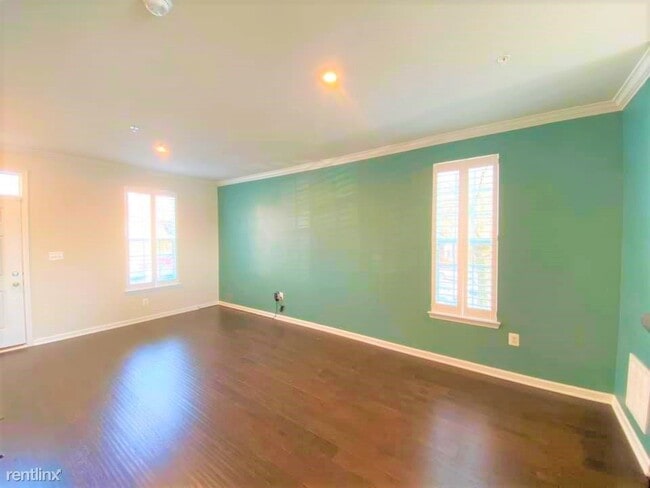 Building Photo - 3 br, 3.5 bath Townhome - 1239 Trenton Pl SE