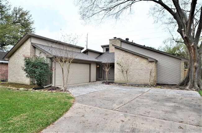 Building Photo - Contemporary, Updated 1-Story in Bear Cree...