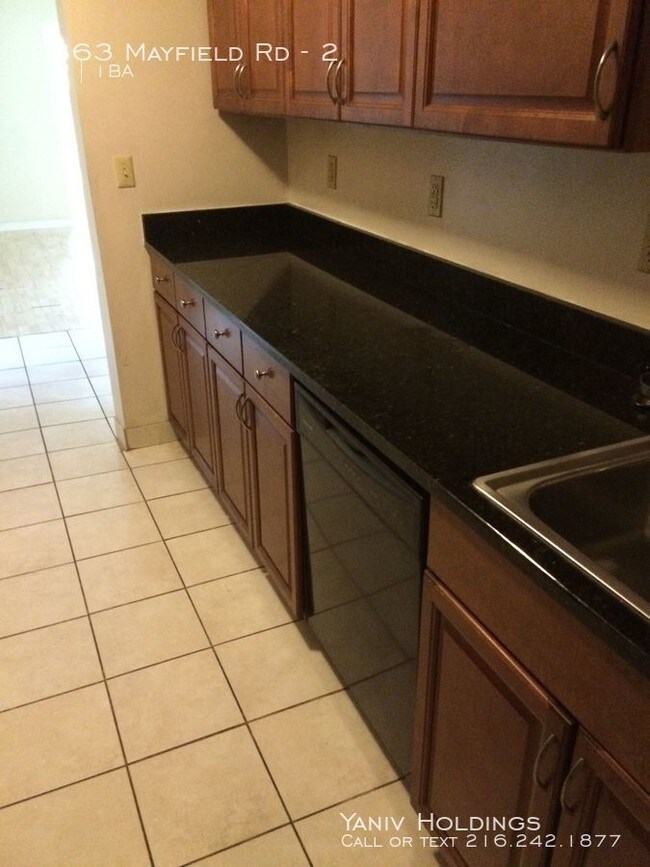 Foto del edificio - 2863 Mayfield Rd