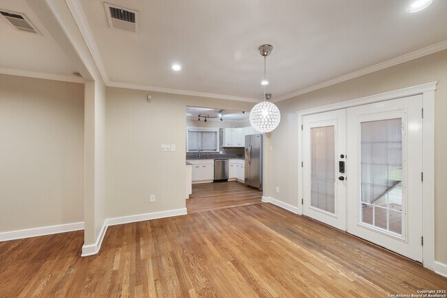 Foto del edificio - 167 E Edgewood Pl