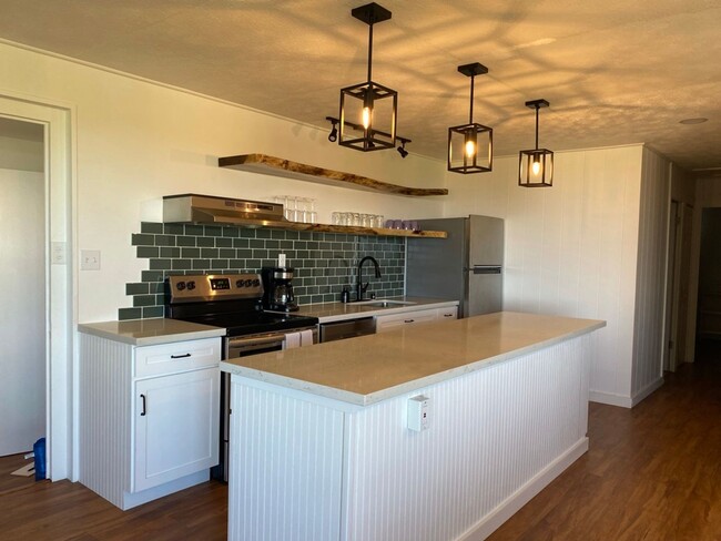 Building Photo - Kaumana Terrace! Furnished With Ocean Views!