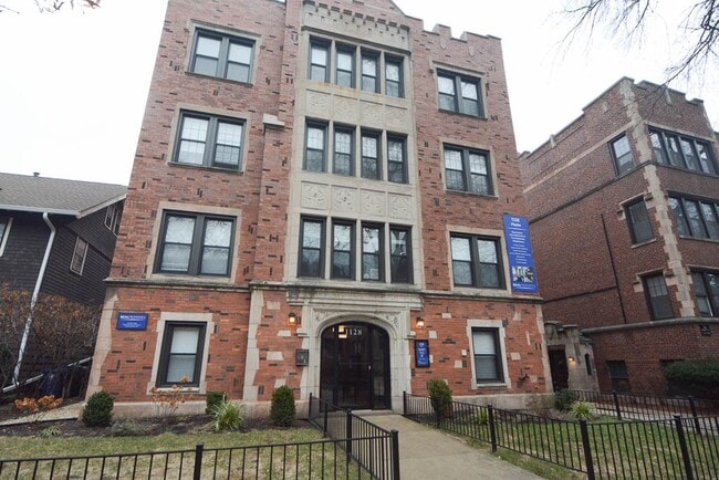 Building Photo - 913 Maple Ave
