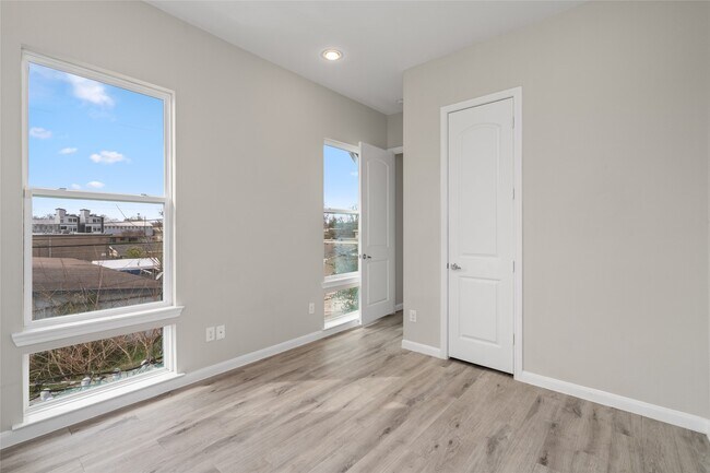 Building Photo - 5610 Patrick St
