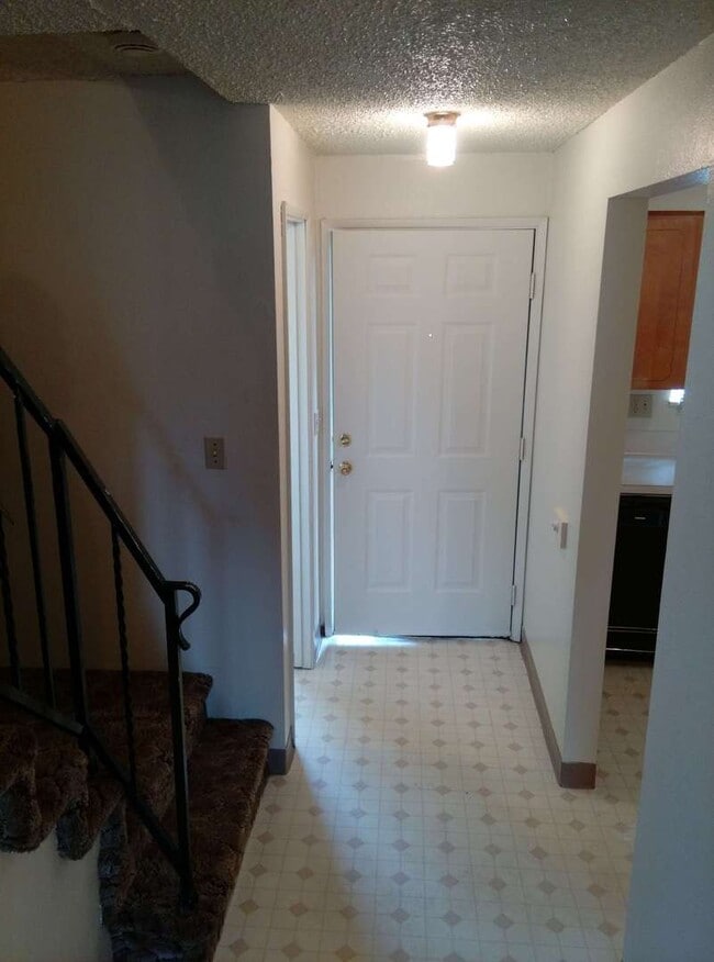 Building Photo - (749) Jackson Square - 2 Bedroom / 1.5 Bat...
