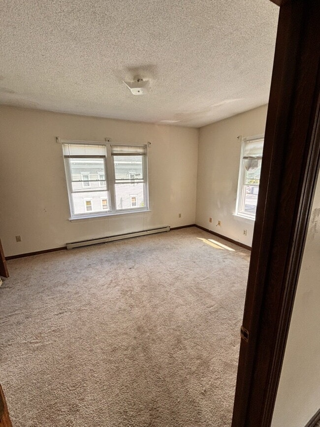 Building Photo - No more commute! Large 2 unit with parking...