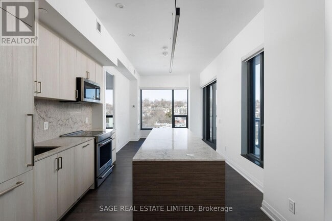 Building Photo - 280 Howland Ave