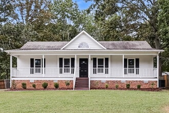 Building Photo - 3007 Brittany Dr