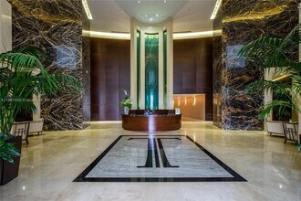 Building Photo - 15811 Collins Ave