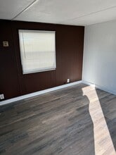 Building Photo - 1302 Green Acres Rd