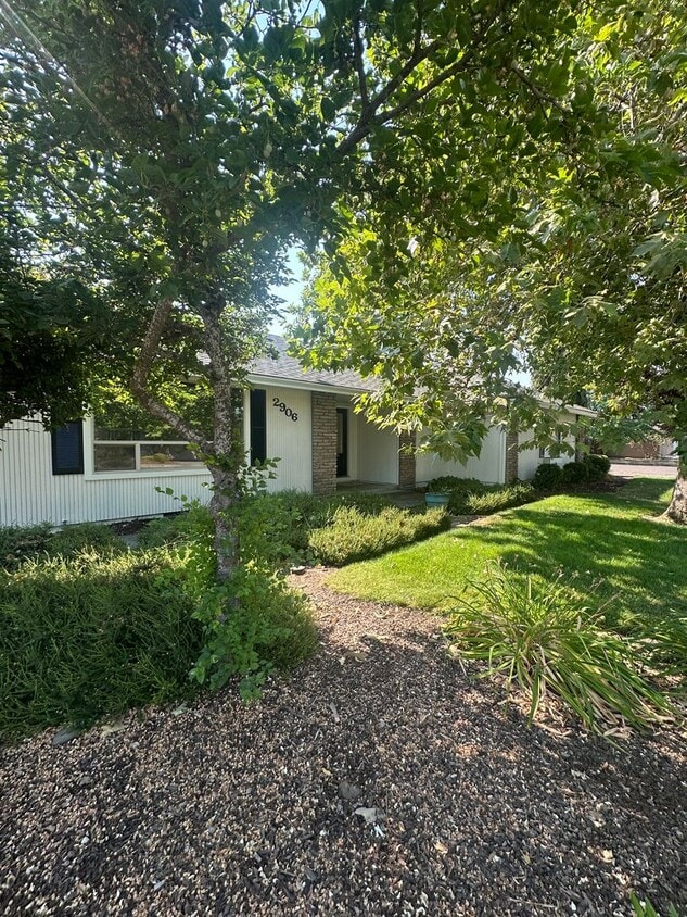 Primary Photo - Corner Lot, RV Parking in North Medford!!