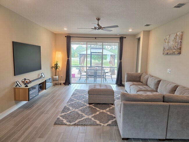 Foto del edificio - 499 Broomsedge Cir