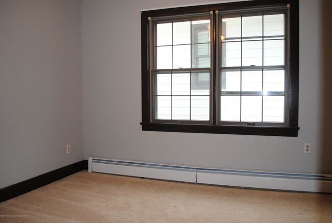 Building Photo - 304 Lareine Ave