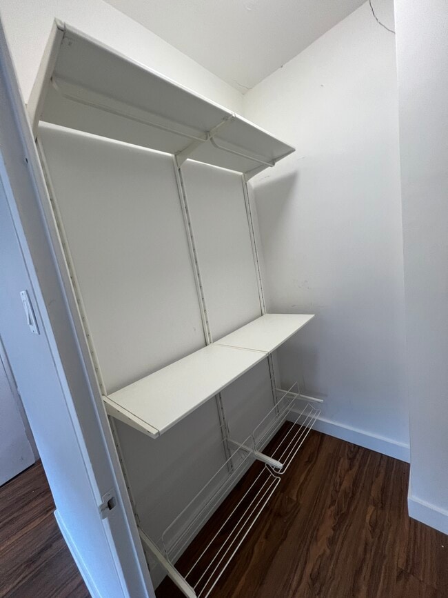 Building Photo - Apartments Tour Des Pins