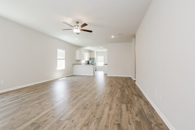 Building Photo - 16430 Honeysuckle Hl Dr