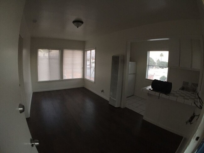 Foto del edificio - 7404 S Western Ave