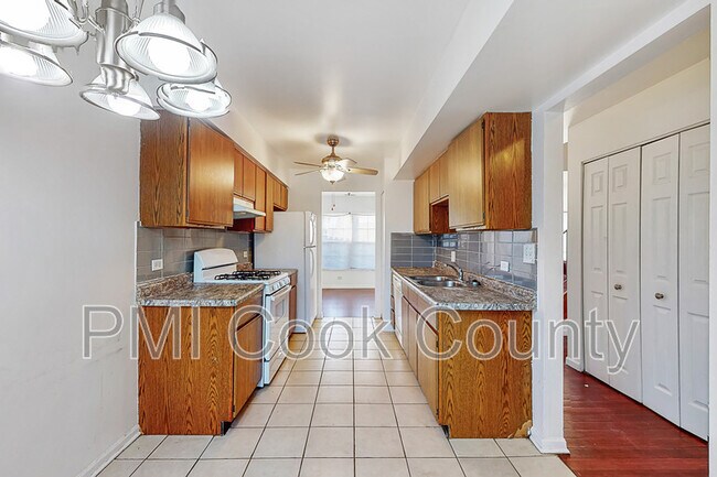 Building Photo - 2606 E Martha Pl