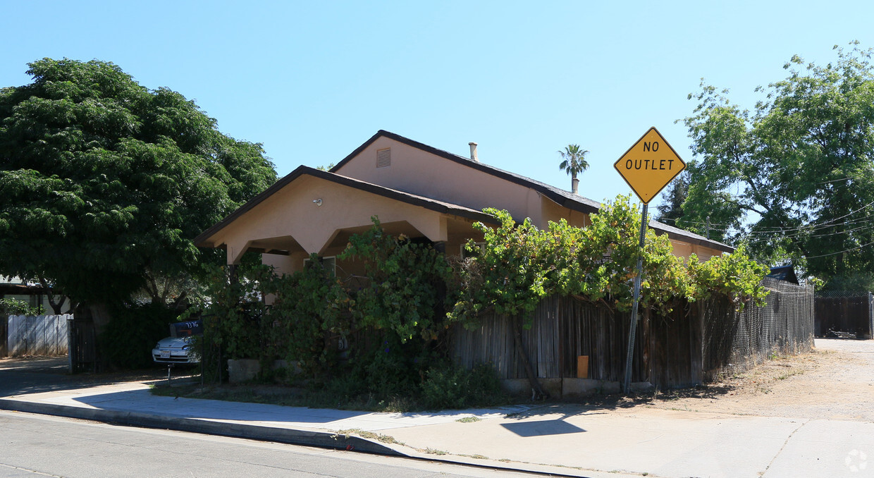 Foto del edificio - 7376 N College Ave