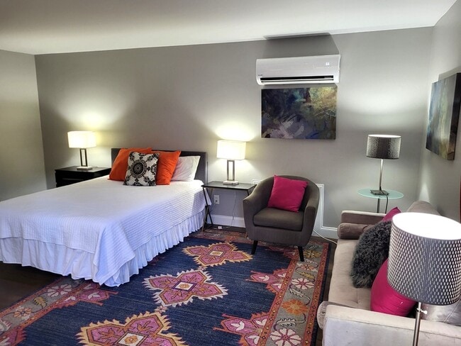 Building Photo - 815 Clay St