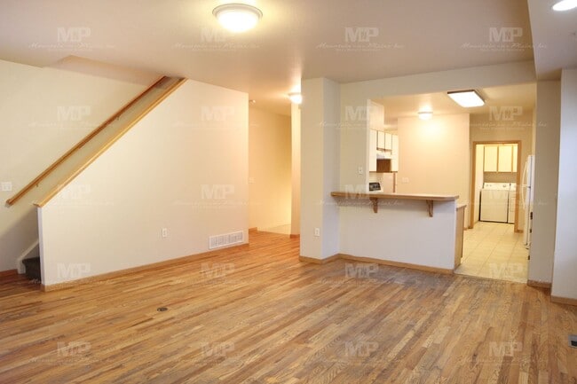 Building Photo - 522 S Whitcomb St